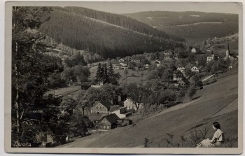 AK Foto Zwota Ortsansicht mit Frau b. Klingenthal 1936