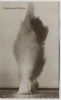 AK Explodierende Seemine 1.WK 1915