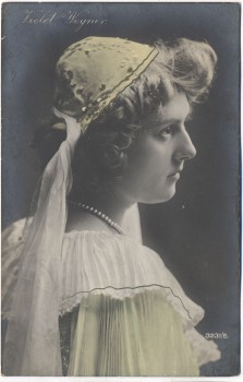 AK Violet Wegner Schauspielerin mit Haube 1909