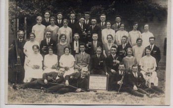 VERKAUFT !!!   AK Foto Gebersreuth Gruppenfoto Zum Andenken an das 30-jährige Bestehen des Jugendvereins b. Gefell 1920 RAR