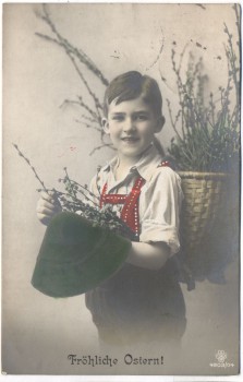AK Foto Fröhliche Ostern Kind mit Korb und Hut nachcoloriert 1913