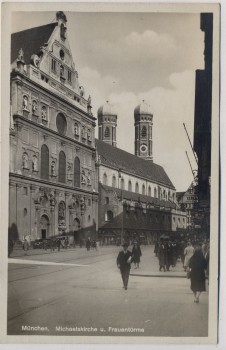 AK Foto München Michaelskirche und Frauentürme viele Menschen 1925