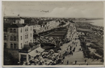 AK Foto Warnemünde Promenade mit Flieger Hotel Pavillon Rostock 1934