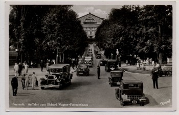 AK Foto Bayreuth Auffahrt zum Richard Wagner-Festspielhaus viele Autos 1935
