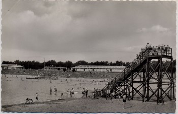 AK Foto Duisburg Wedau Strandbad mit Rutsche 1960