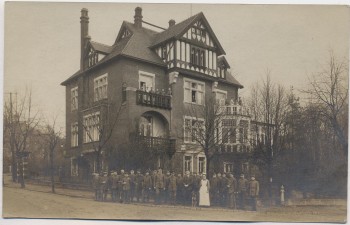 VERKAUFT !!!   AK Foto Dresden Loschwitz Villa Haus viele Menschen Soldaten 1919 RAR