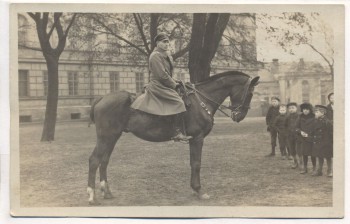 VERKAUFT !!!   AK Grünberg Schlesien Soldat auf Pferd mit Kinder auf Platz Zielona Góra Polen 1918
