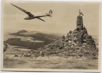 AK Foto Fliegerdenkmal auf der Wasserkuppe mit Segelflieger Rhön b. Gersfeld 1939