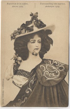 AK Frau mit Kirschen im Hut und Mund Exposition de la coiffure Anvers Antwerpen 1909