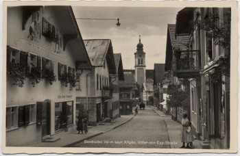 AK Foto Sonthofen Ritter-von-Epp-Straße mit Menschen Oberallgäu 1935