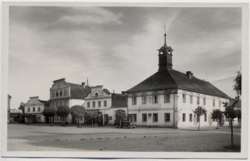 AK Foto Dašice Daschitz Marktplatz mit Auto bei Pardubice Böhmen Tschechien 1939 RAR