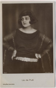 AK Foto Lya de Putti mit Kleid Schauspielerin 1925