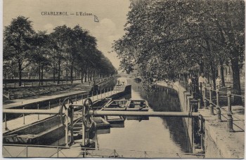 AK Charleroi L'Ecluse Kanal mit Menschen Wallonien Belgien 1910