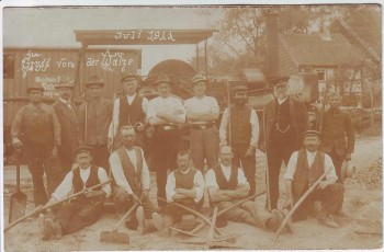 AK Foto Rengshausen Knüllwald Gruss von der Walze Bauarbeiter vor Dampfwalze Scheid Maschinenfabrik Limburg an der Lahn 1911 RAR