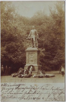 VERKAUFT !!!   AK Foto Meiningen Herzog Bernhard Erich Freund Denkmal mit Kränzen Menschen 1904
