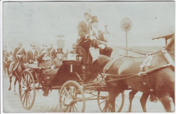 AK Foto Hamburg Bürgermeister Hachmann und König Eduard VII. von England in Pferdekutsche 1904 RAR
