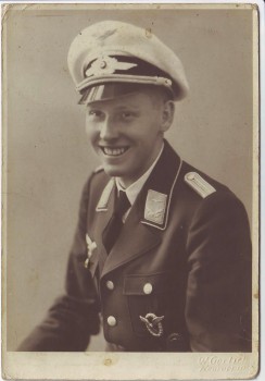 VERKAUFT !!!   AK Foto Offizier Luftwaffe weisse Schirmmütze Wehrmacht 1935