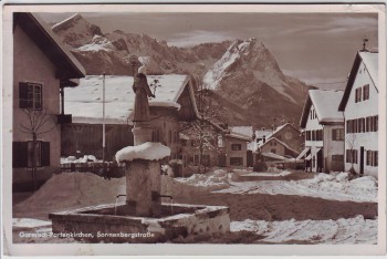 AK Foto Garmisch-Partenkirchen Sonnenbergstraße im Winter mit Brunnen 1954
