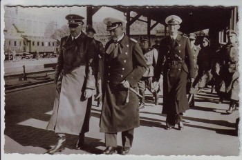 AK Foto Wilhelmshaven Bahnhof Hitler Raeder Dönitz auf Bahnsteig 1940 RAR