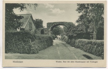 AK Hiddensee Kloster Rest der alten Klostermauer mit Torbogen 1920