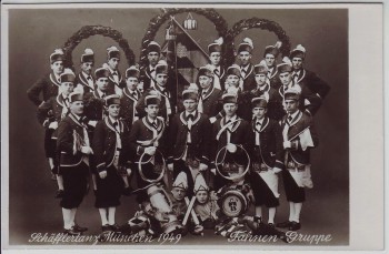 AK München Schäfflertanz Fahnen-Gruppe Gruppenfoto 1949