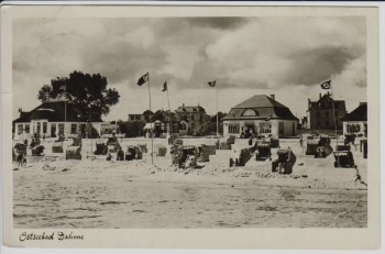 AK Foto Ostseebad Dahme in Holstein Strand mit Fahnen 1943