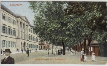 AK Wiesbaden Wilhelmstrasse mit Promenade Menschen 1910