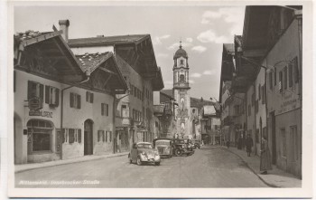 AK Foto Mittenwald Innsbrucker Straße viele Autos 1940