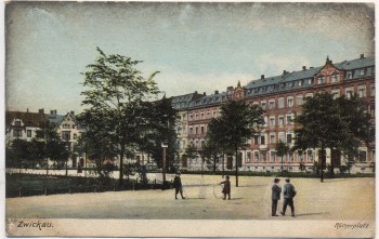 AK Zwickau Römerplatz Häuseransicht mit Menschen Soldatenkarte 1909