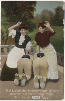 AK Und klatscht der Schinken ... Frauen mit Soldaten Soldatenkarte 1910