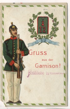 VERKAUFT !!!   Präge-AK Gruss aus der Garnision ! Soldat mit Gewehr Kranz mit Dienstgrad 1908
