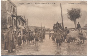 AK Skopie Skopje Üsküb Hochwasser im Mai 1916 Eleonoren Ufer Menschen Mazedonien Feldpost 1916