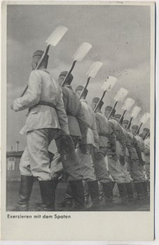 AK Foto Exerzieren mit dem Spaten Wehrmacht 1939