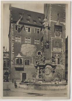 VERKAUFT !!!   AK Foto Würzburg Rathaus mit Vierröhrenbrunnen und Kindern 1935
