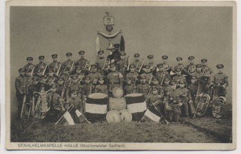 AK Halle / Saale Stahlhelmkapelle mit Musikmeister Seiffert 1935