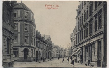 AK Hartha in Sachsen Albertstrasse mit Menschen Feldpost 1915 RAR