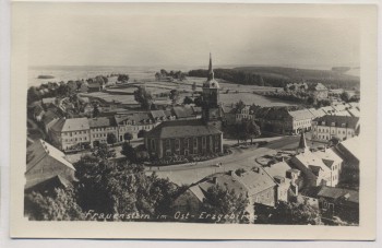 AK Foto Frauenstein Ost-Erzgebirge Ortsansicht mit Markt und Kirche 1952