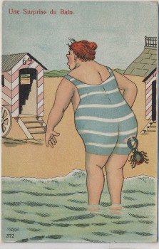 Künstler-AK Frau am Strand Krebs am Hintern Humor 1920