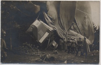 VERKAUFT !!!   AK Foto Französisches Luftschiff zerstört Absturz mit Soldaten 1.WK 1915