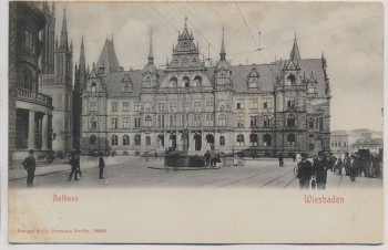 AK Wiesbaden Rathaus mit Menschen 1910