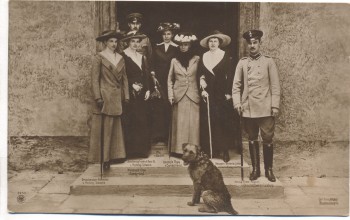 AK Familienfoto Welfen Herzog Ernst August Herzogin Viktoria Luise Thyra Cumberland 1912