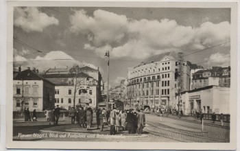 AK Plauen Vogtland Blick auf Postplatz und Bahnhofstraße viele Menschen 1954