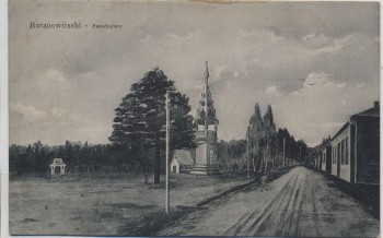 AK Baranowitschi Paradeplatz mit Denkmal 1. WK Weißrussland Feldpost 1918