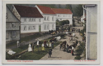 AK Sommerfrische Engelsbach Kuhherde in der Dorfstraße Menschen b. Friedrichroda 1910