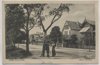 AK Heide (Holstein) Neue Anlage Straßenansicht mit Menschen 1924