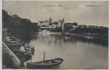 AK Bernburg an der Saale Schloß viele Boote Mann 1915