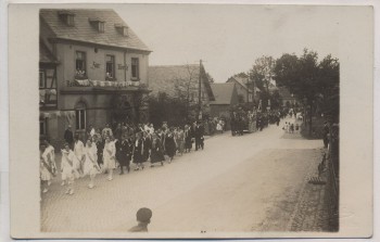 AK Foto Oberfrohna Straßenansicht Festumzug und Restaurant Zur Börse b. Limbach 1930 RAR