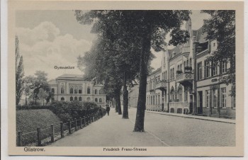 AK Güstrow Friedrich Franz-Strasse mit Gymnasium 1920 RAR
