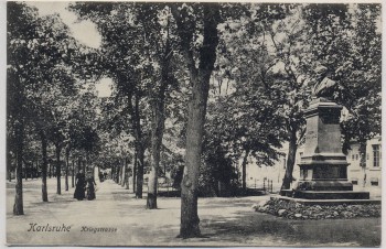 VERKAUFT !!!   AK Karlsruhe Kriegstrasse mit Denkmal und Passanten 1905 RAR
