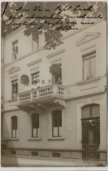 AK Foto Freiburg im Breisgau Technisches Büro Albert Klie Hausansicht Nr. 9 mit Menschen auf Balkon 1910 RAR